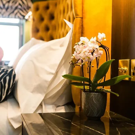 Luxury Travel Emporium Ls1 - Luxury Centre *