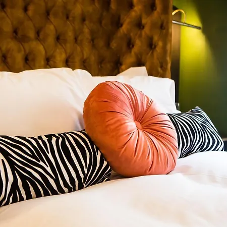 Luxury Travel Emporium Ls1 - Luxury Centre