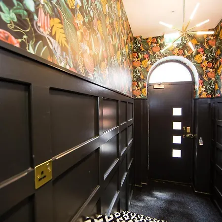 Luxury Travel Emporium Ls1 - Luxury Centre * Leeds (West Yorkshire)