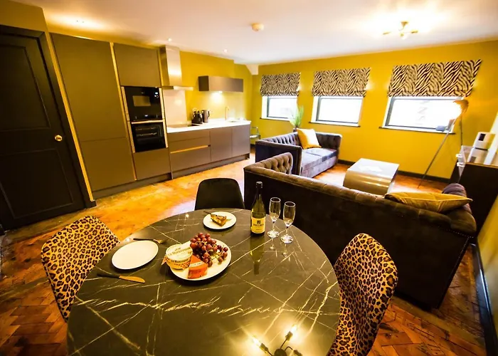 Luxury Travel Emporium Ls1 - Luxury Centre