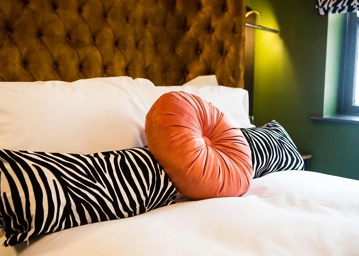 Luxury Travel Emporium Ls1 - Luxury Centre