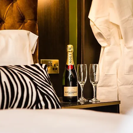 Luxury Travel Emporium Ls1 - Luxury Centre Апартаменты *